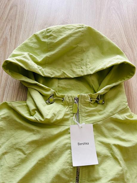 Skvelá reflexná bunda značky bershka, bershka,s
