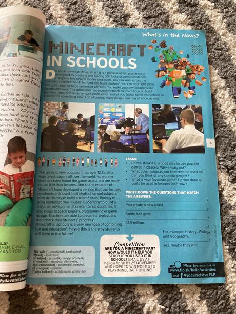 Mix anglických časopisov a mapa, 