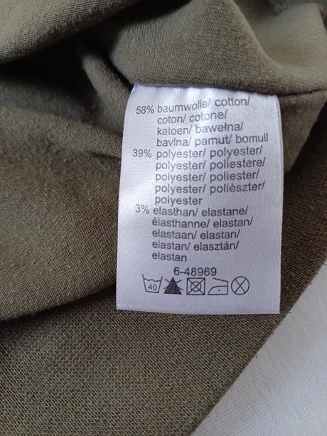 Khaki tricko, s