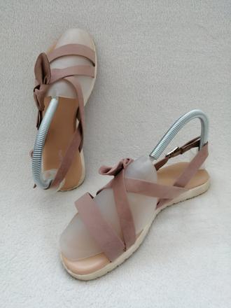 Pekné sandálky, deichmann,36
