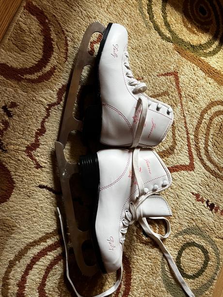 Dievčenské korčule, 36