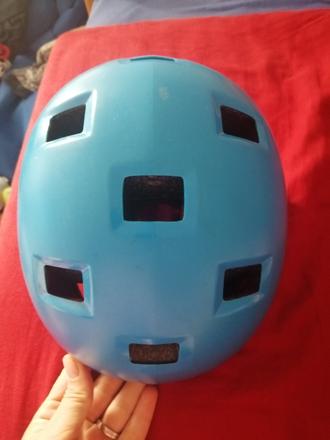 Cyklistická prilba, s