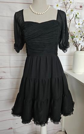 Krásne bohaté šaty, m