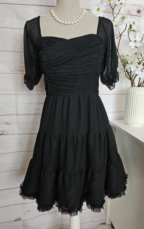 Krásne bohaté šaty, m