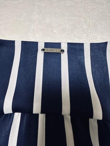 Modrobiela pásikavá blúzka zn. guess originál, guess,l / m