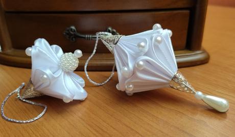 Vianočný saténový cencúľ, 