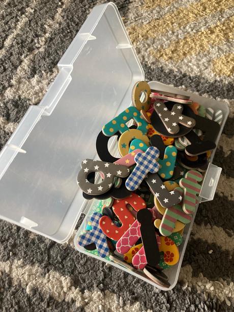 Abeceda farebné magnetky 100ks, 