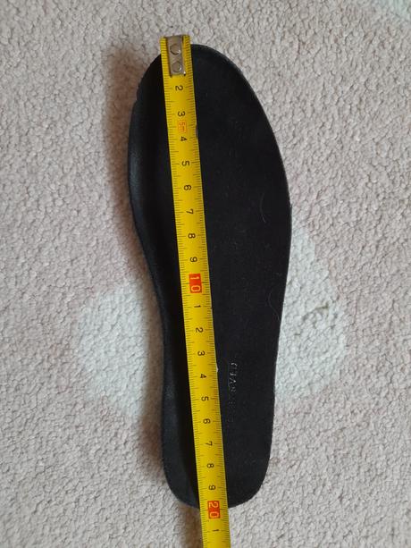 Cierne lakovky 31, reserved,31