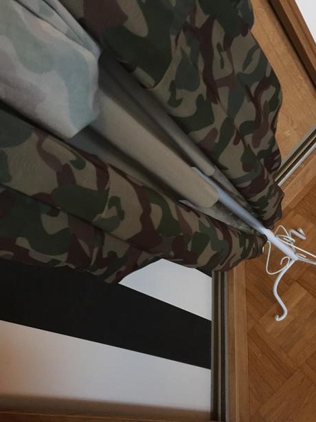 Jemnucke maskacove saty s dlhým rukavom, s