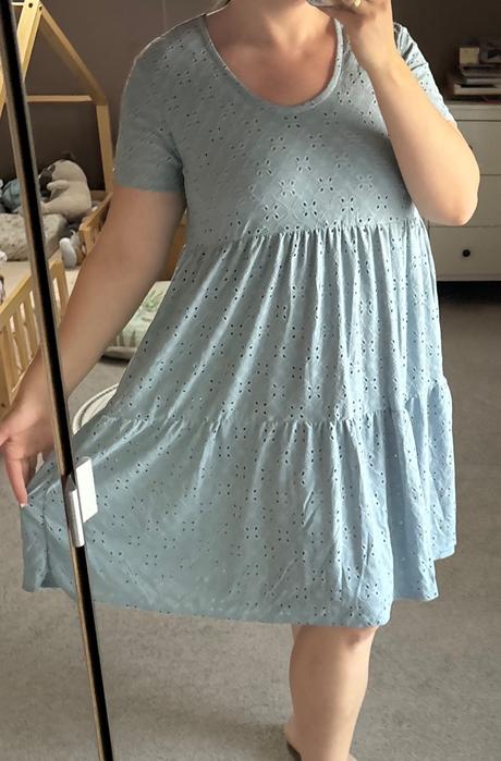 Madeirové šaty, 44