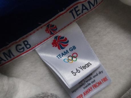 2x mikina ..cena spolu, marvel,116