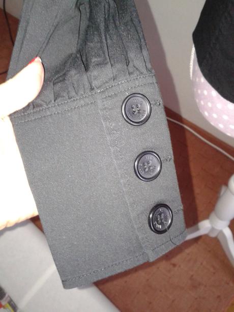 Čierna elastická blúzka so šnurovaním  mango, mango,s