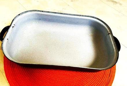 Starý smaltovaný pekáč, 