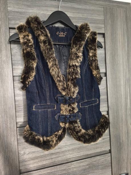 Riflova vesta lemovana pravou kozusinou, s