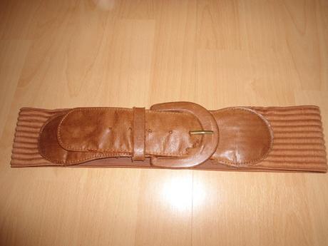 Hnedy elasticky opasok, 