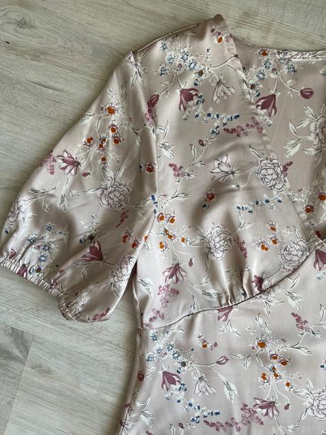 Rúžové saténové šaty vila, 38