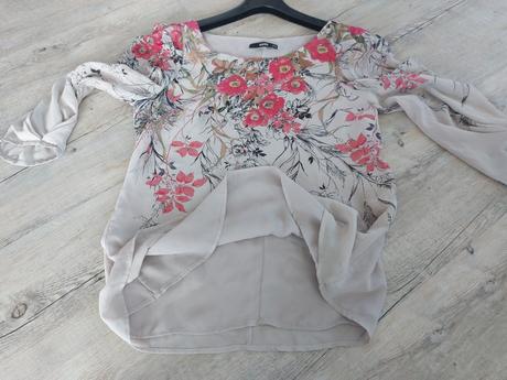 Kvetinová blúzka, 38
