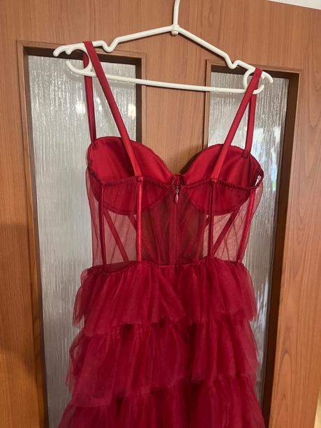 Červene korzetove saty, m