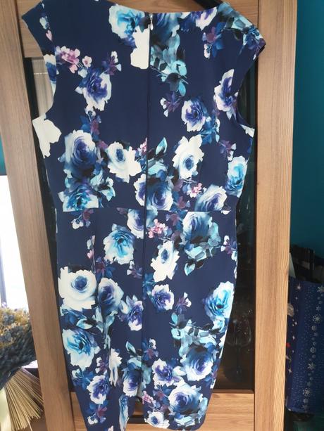 Damske šaty zo sakom, 46