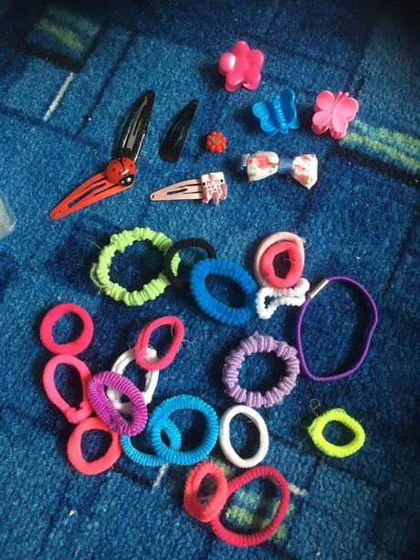 Gumky, pukačky a sponky do vlasov, kik