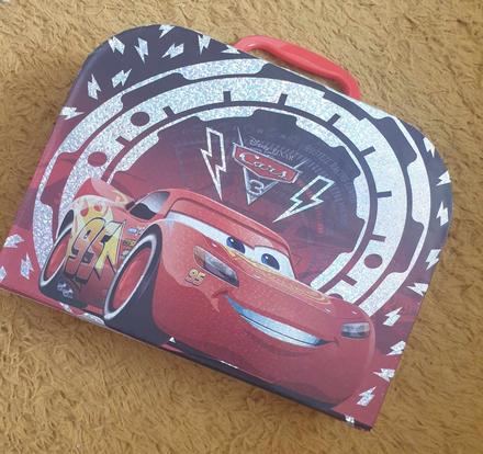 Kufrík s pomockami na kreslenie , malovanie ,cars,