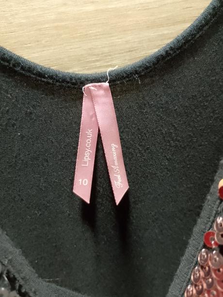 Elasticke trblietave saty, s