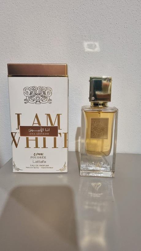 Lattafa ana abiyedh poudree, 