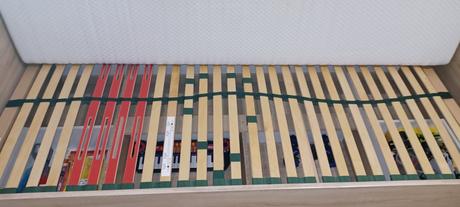 Posteľ,matrac,rošt,nadskrinka,stolik 90x200, šírka (cm): 90,dĺžka (cm): 200