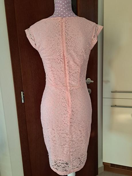 Ružové čipkované šaty, m