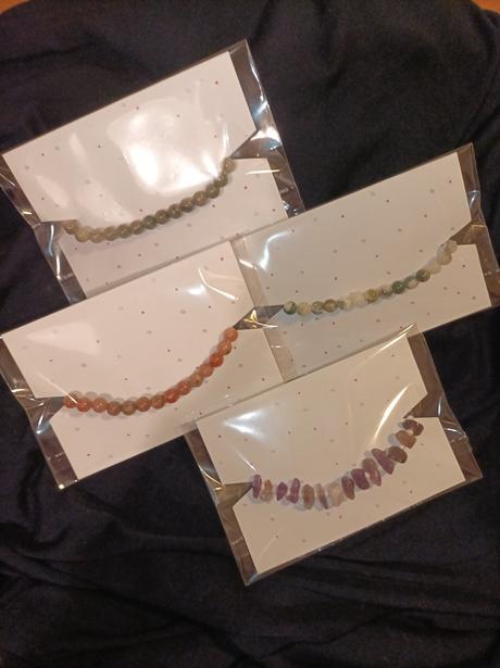 Náramky z prírodných kameňov,