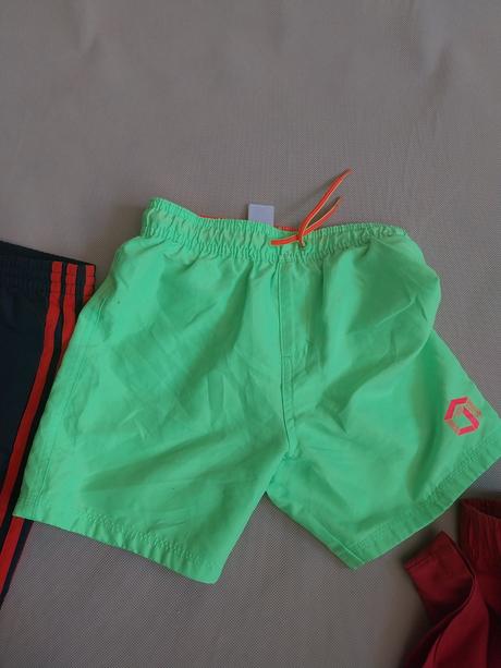 2x kratasy ..cena spolu, adidas,110