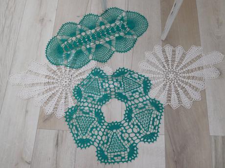 Do zelena a biela háčkované, 
