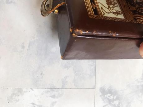 Stará kožená šperkovnica,