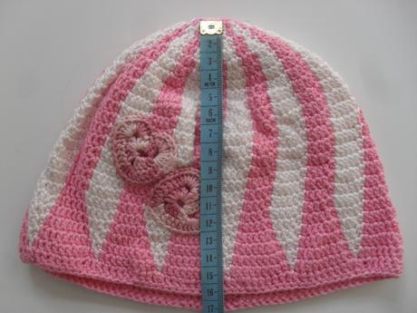 Čiapočka háčkovaná so srdiečkami, <50