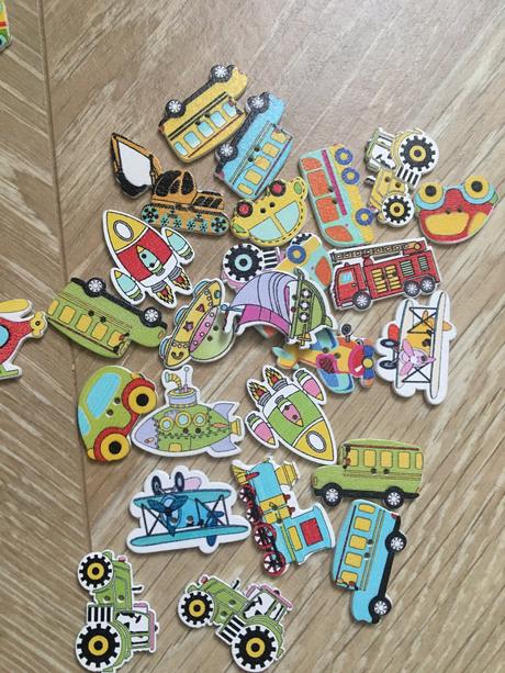 Drevene gombicky zvieratka, domceky, auta, 