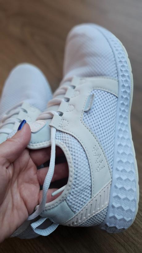 Bench.dievcenske tenisky vel.41, 41