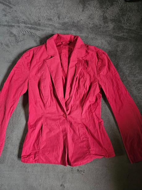 Ružové sako, 38
