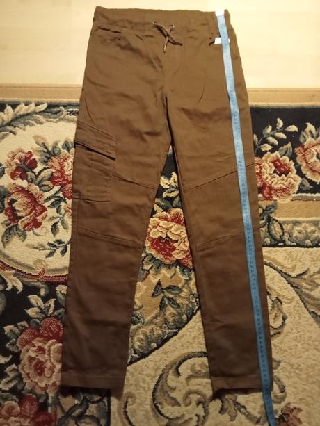 Nové hnedé kapsáčové riflové nohavice, pepco,158