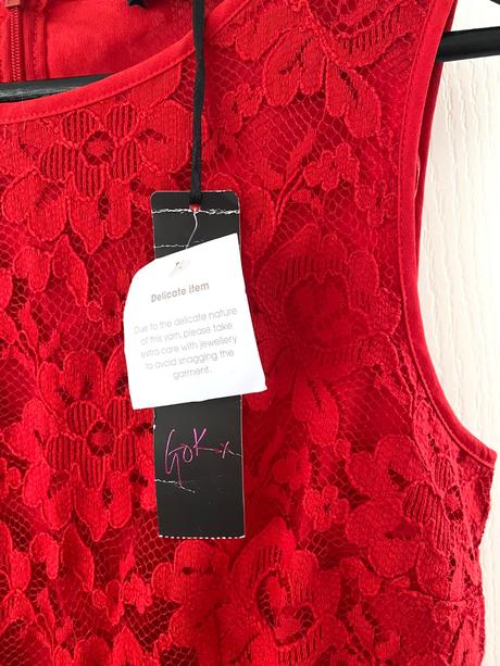 Čipkovaná červená blúzka s volánom gok, s