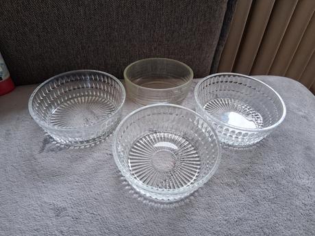 Miska sklo 4 kusy spolu ako nové, 