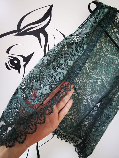 Čipkovaná vesta, s