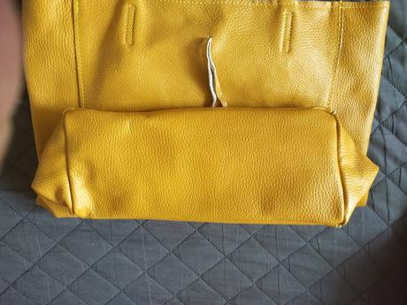 Nová kožená kabelka,