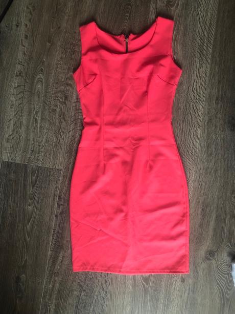 Puzdrové šaty s, s