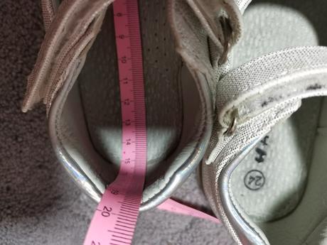 Strieborné sandalky, 24