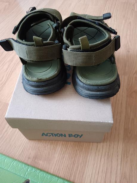 Chlapčenské sandále, 33