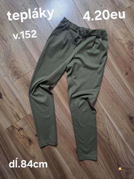 Dievčenské tepláky, 152