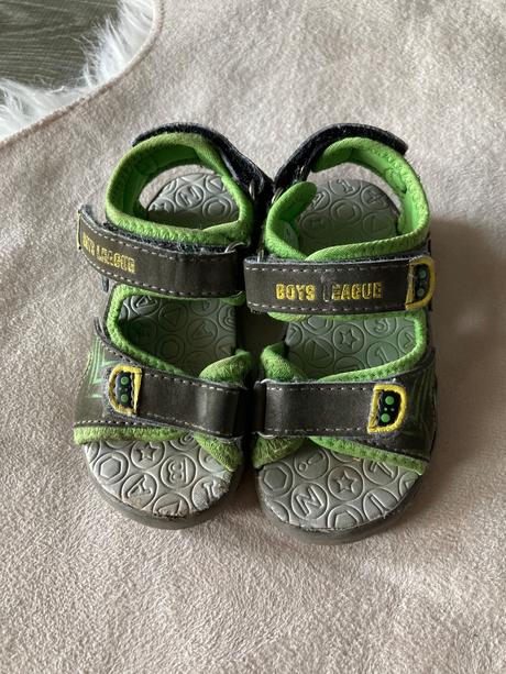 Sandálky na suchý zips, 23
