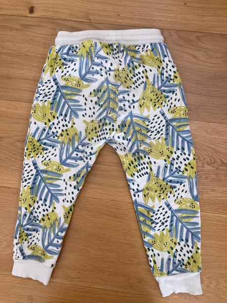 Teplaky so zaujimavym motivom, reserved,104