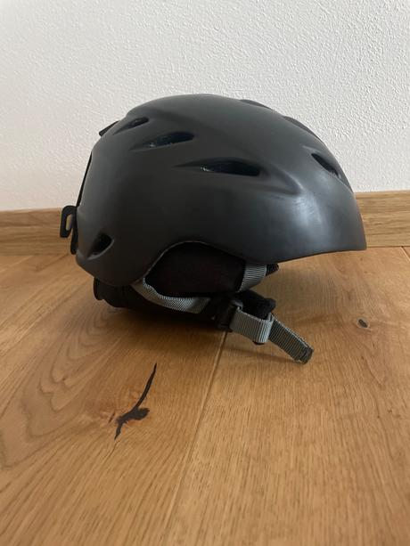 Lyžiarská prilba, s