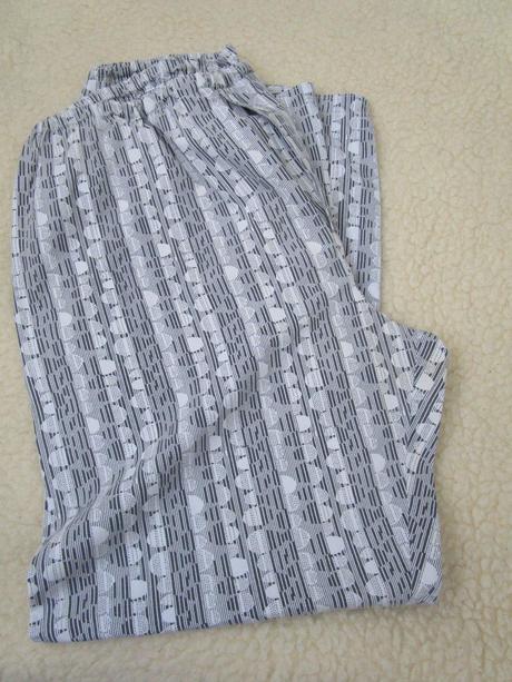 2099. spodok pyžamá, 52